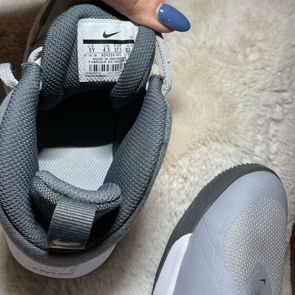 Nike Team Hustle Basketball shoes - Picture 5 of 5